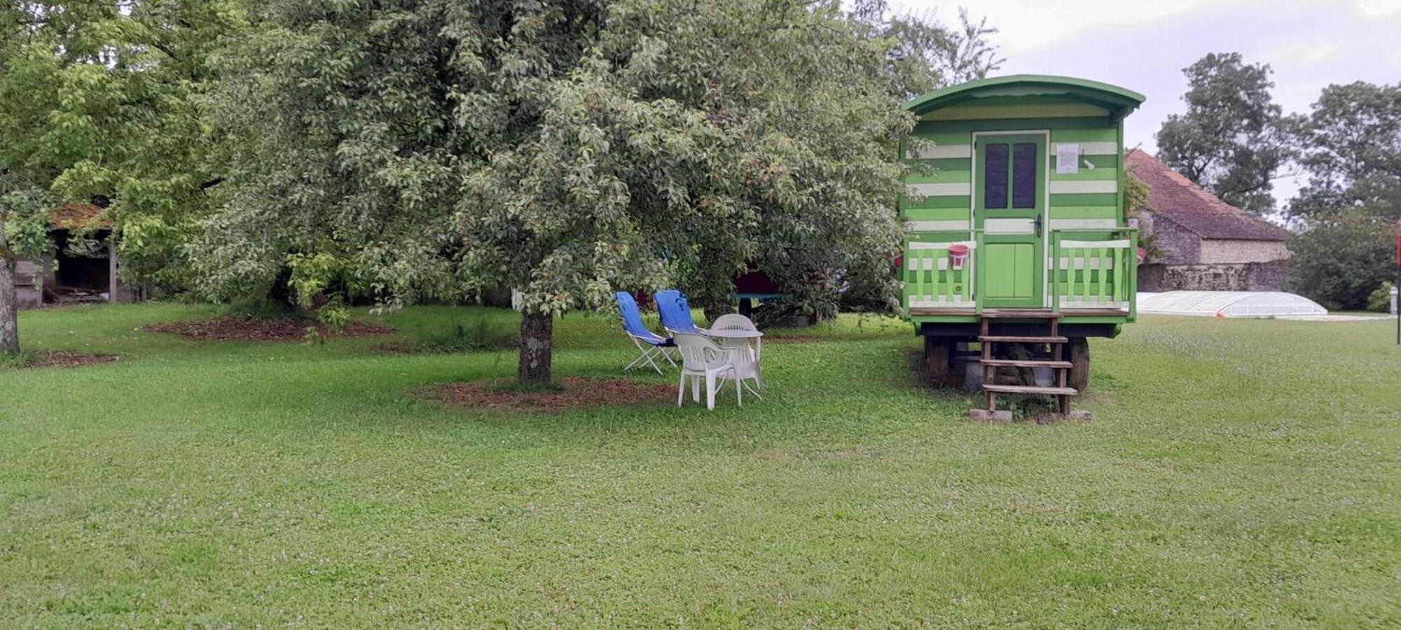 Pouilly-sur-Vingeanne Roulotte Verte מראה חיצוני תמונה